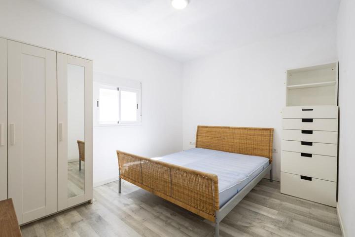 Casa Reformada con 4 Apartamentos Rentables Cerca de Playa de las Teresitas photo 0