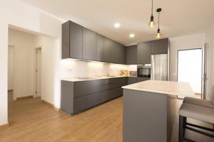 Exclusiva Vivienda Urbana: Diseño Minimalista y Comodidad en el pulmón de la ciudad photo 0
