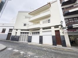 Oportunidad de Alta Rentabilidad: Edificio con Tres Viviendas, Local Comercial y Garajes photo 0