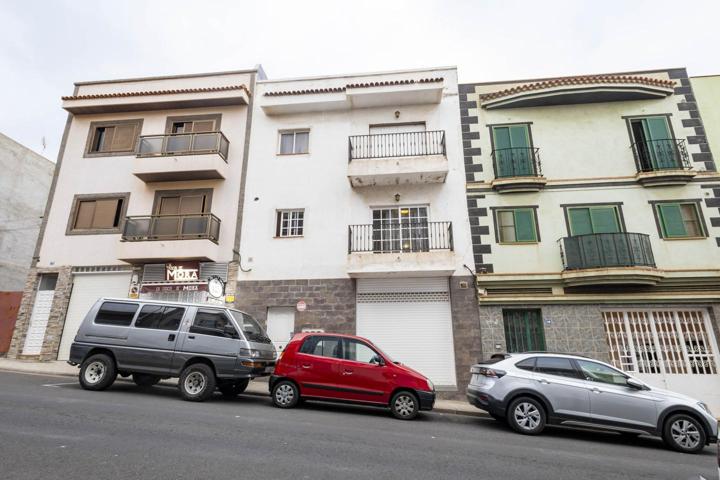 ¡Tu Futuro Hogar Familiar en Ubicación Estratégica con Espacios Amplios y Versátiles! photo 0