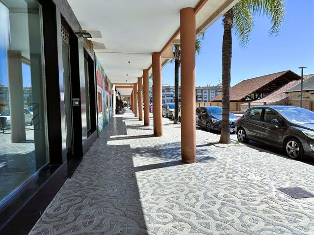 Local En venta en Motril photo 0