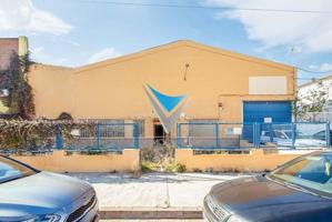 Nave Industrial en venta en Chirivella de 2425 m2 photo 0