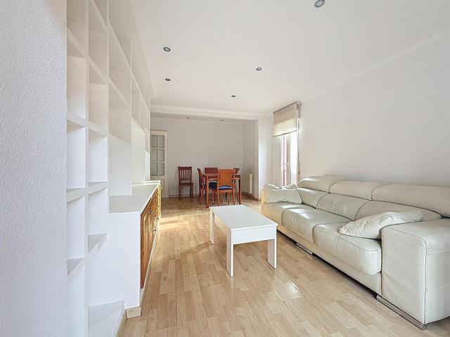 PISO EN PLENA AVENIDA DE LA PAZ SOLEADO Y LUMINOSO EN ONIL photo 0