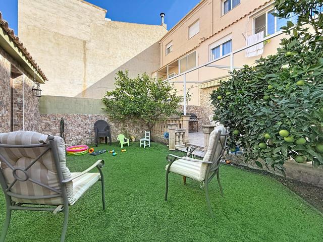 Vivir mejor!! Adosado con patio privado, garaje y ubicación top, cerca de  Avda. de Onil photo 0