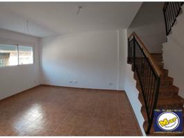 Casa adosada en venta en Yebra photo 0
