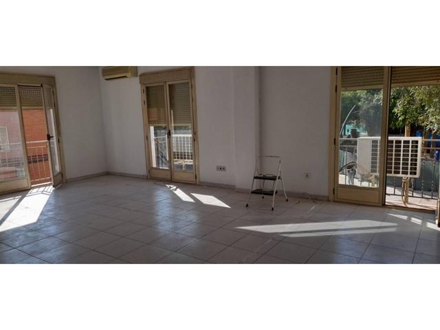 Local comercial en venta en San Martín de la Vega photo 0