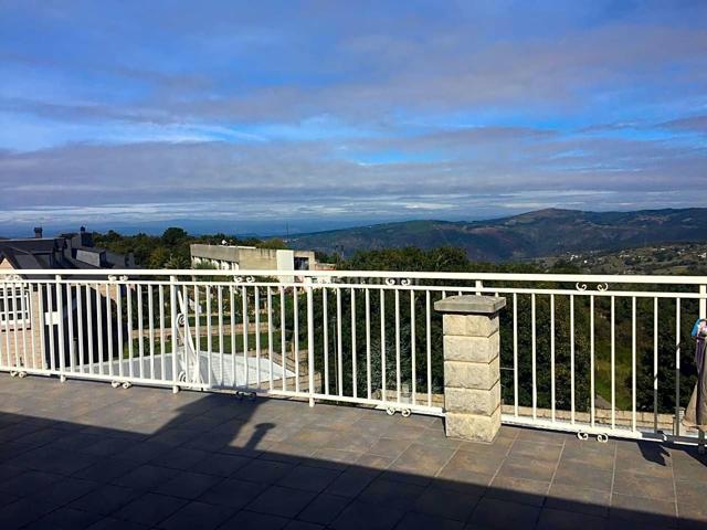 Ático en venta en Castro Caldelas de 118 m2 photo 0