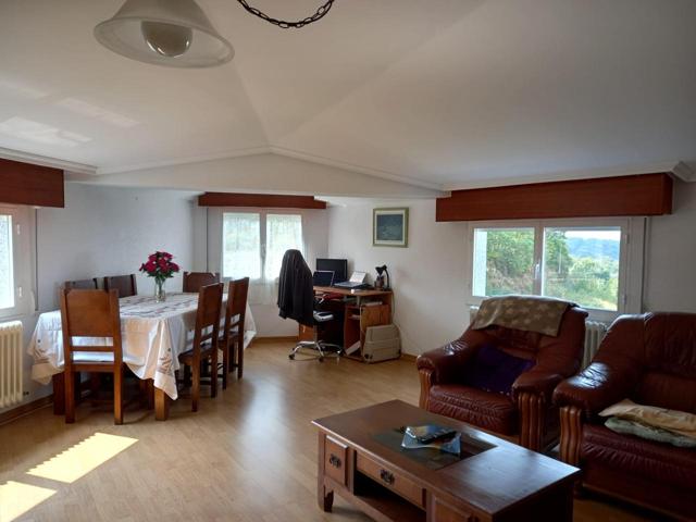 Piso en venta en Castro Caldelas de 184 m2 photo 0