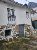 Casa De Pueblo en venta en Castro Caldelas de 94 m2 photo 0