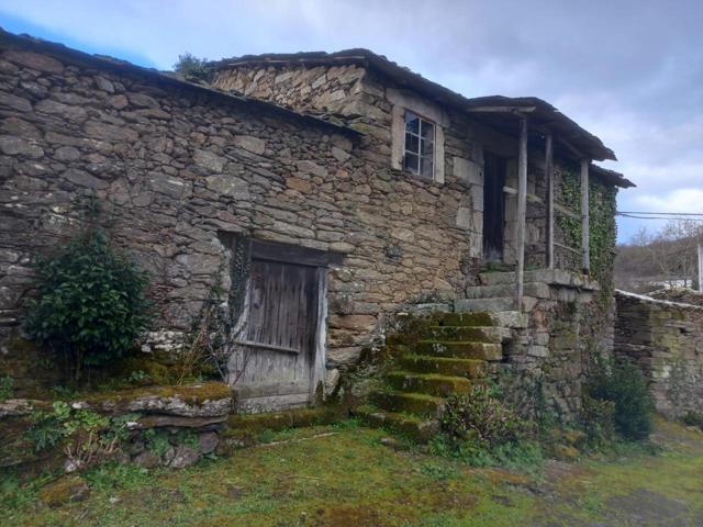 SE vende casa de piedra con un terreno para reformar. photo 0