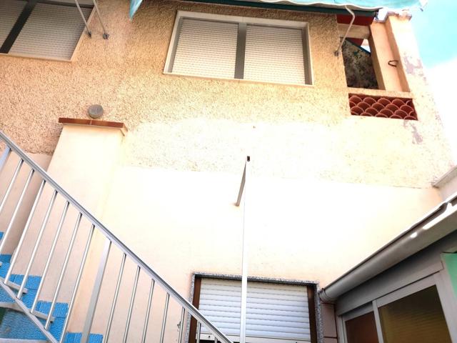 Se Vende Exclusiva Casa- Chalet en Esquina, a escasos metros de Gran Vía! Precio: 189.000€ photo 0