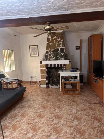 Gran Oportunidad: Chalet para Reformar con 1.000 m² de Terreno y Piscina en Alicante photo 0