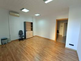 ¡Ideal para tu negocio! Alquiler de local luminoso en zona Princesa Mercedes photo 0