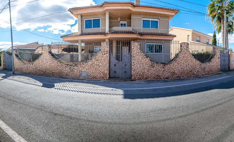 Descubre tu Nuevo Hogar en Aljucer: Chalet con Piscina y Jardín photo 0