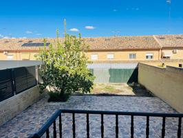 Unifamiliar Pareada En venta en Calle Sierra De Gádor, Yeles photo 0