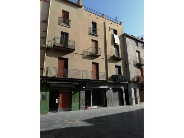 Edificio en venta en La Bisbal d´Empordà photo 0