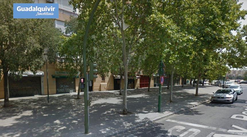 BAR EN VENTA EN ZONA MUY COMERCIAL CON TERRAZA Y SALIDA DE HUMOS photo 0