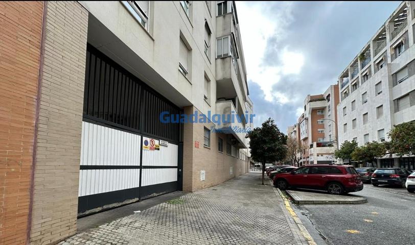 zona Nervión, Detrás del Registro de la Propiedad, calle Pirineos photo 0