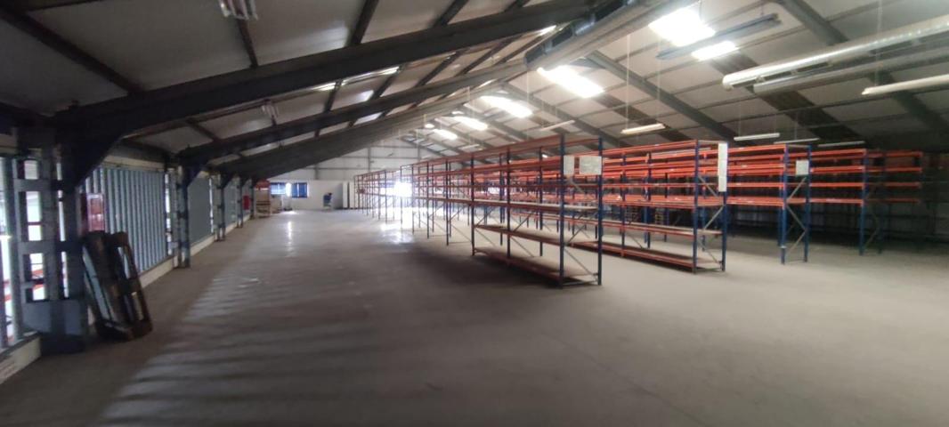 GRAN NAVE DE 2180 M CON  TRES PLANTAS  ,MACARENA -POLIGONO STORE photo 0