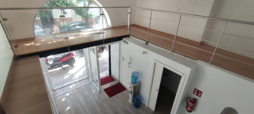 GRAN LOCAL DE 100 M EN PRIMERA LINEA COMERCIAL ,PROXIMO A PLAZA DEL DUQUE photo 0