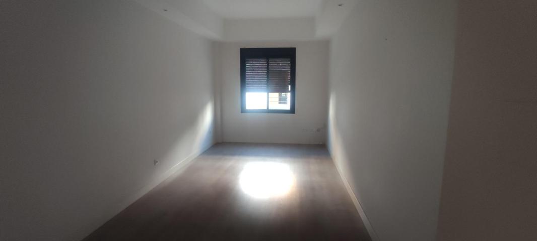 PISO DE 2 DORMITORIOS SIN AMUEBLAR CON GARAJE PROXIMO AL CAMPO DEL SEVILLA photo 0