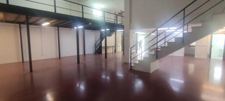 GRAN NAVE REFORMADA DE 200 M EN EL PARQUE AMATE photo 0