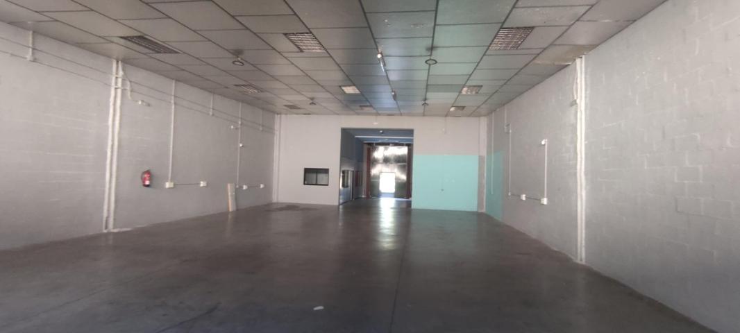 GRAN NAVE DE 460 M EN EL POLIGONO STORE-MIRAFLORES photo 0