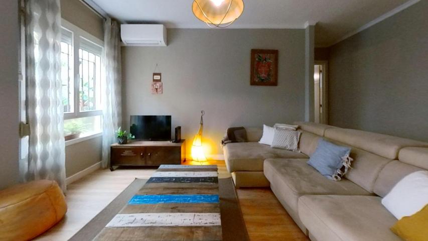 APARTAMENTO CON GARAJE Y PISCINA en Málaga Centro photo 0