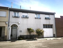 Adosado en Venta en Santa María del Páramo, León photo 0