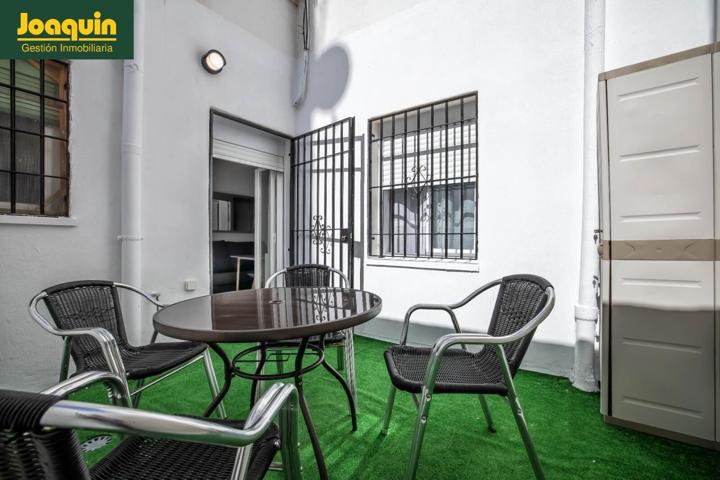 Piso reformado con patio privado en planta baja entre Costanillas y Ollerías photo 0