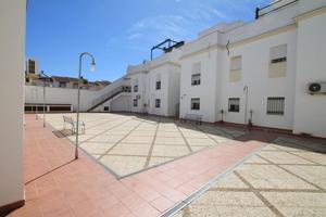 Planta baja en exclusiva con garaje y trastero photo 0