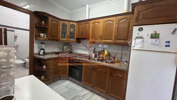 EN VENTA CASA MÁS PISO EN ZONA DEL MERCADO photo 0