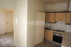 ¡GRAN OPORTUNIDAD! EN VENTA AMPLIO PISO EN ZONA CENTRO PARROQUIA photo 0