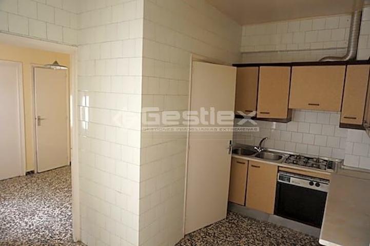 ¡GRAN OPORTUNIDAD! EN VENTA AMPLIO PISO EN ZONA CENTRO PARROQUIA photo 0