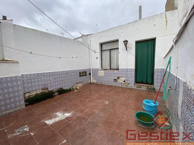 EN VENTA MEDIA CASA CERCA DE LA AVDA LA PAZ photo 0