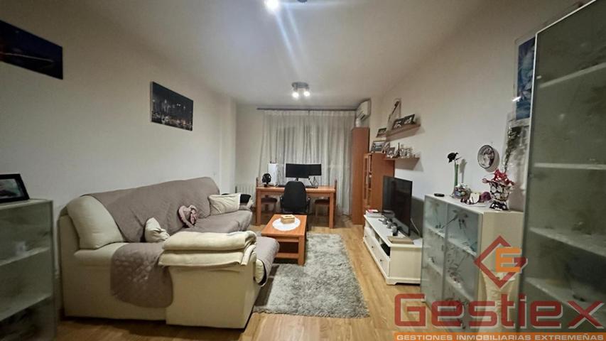 EN VENTA PISO EN BUEN ESTADO EN CALLE MÉRIDA photo 0
