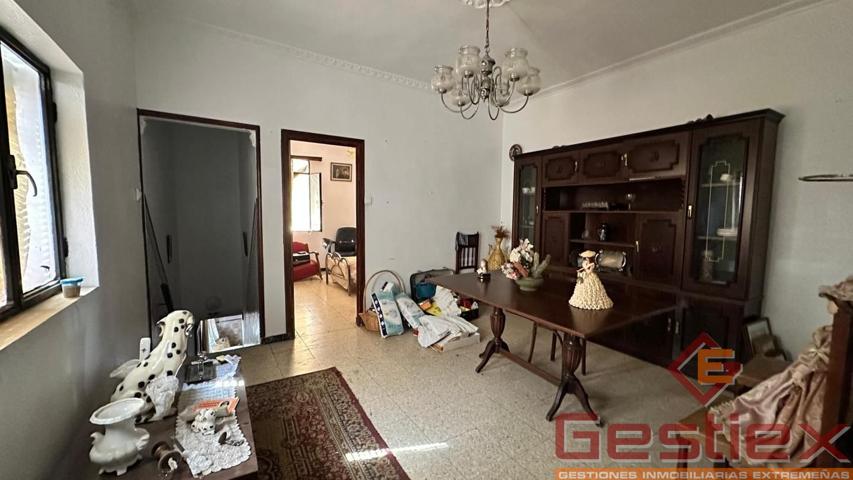 EN VENTA CASA DE ESQUINA EN ZONA DEL MERCADO photo 0