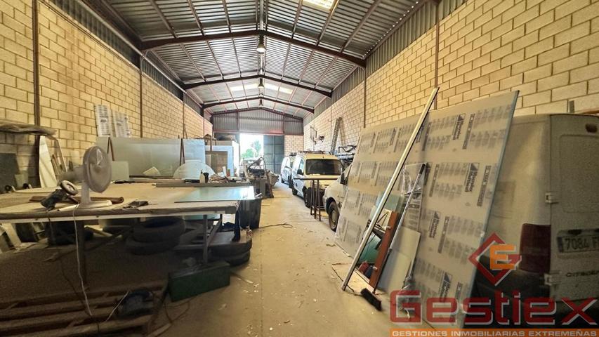 NAVE EN VENTA EN BUENA ZONA photo 0