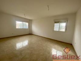 EN VENTA PISO EN ZONA LA FAROLA photo 0