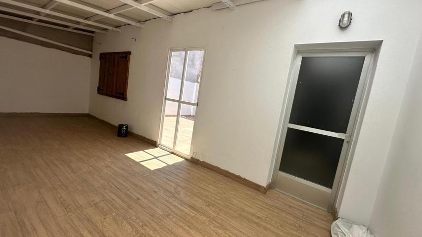 NAVE EN VENTA – ZONA URBANA (CTRA. SEVILLA, ALMENDRALEJO) photo 0