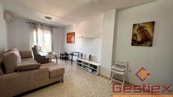 SE VENDE PISO EN BUENA ZONA CON TRASTERO photo 0