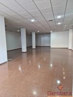 EN ALQUILER LOCAL EN AVDA LA PAZ photo 0