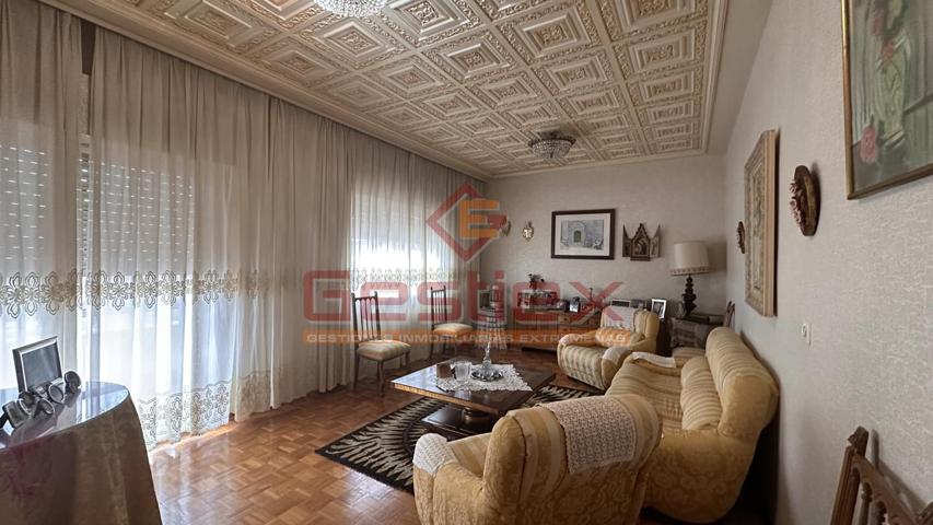 EN VENTA AMPIA VIVIENDA EN PLENO PARQUE DE ESPRONCEDA photo 0