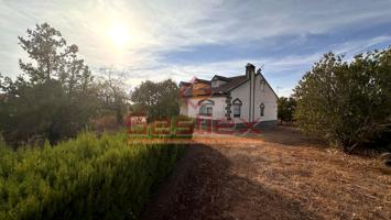 AMPLIO CHALET HIPOTECABLE CON GRAN PARCELA de 23.000 METROS photo 0