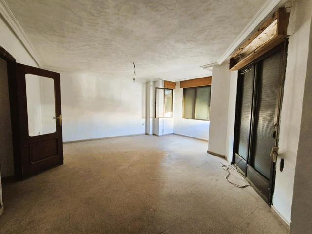 Edificio en venta en Catral de 220 m2 photo 0