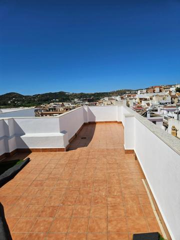 Ático Moderno con Vistas Espectaculares en Venta (Planta Baja También Disponible) photo 0