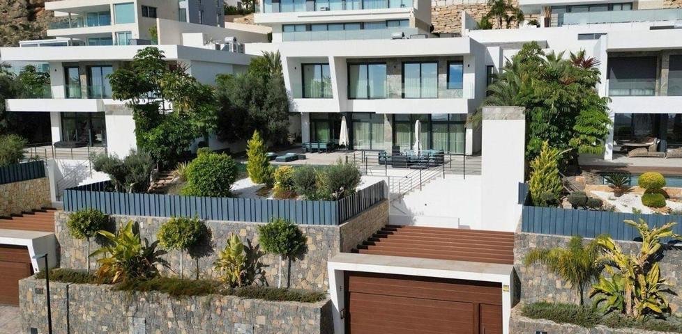 🌟 Exquisita villa con piscina privada y vistas panorámicas en Sierra Cortina🏡✨ photo 0