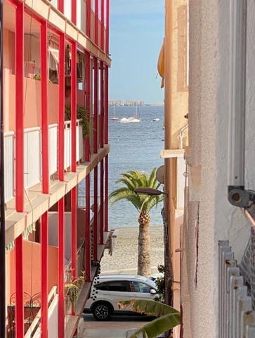 Oportunidad! Magnifico apartamento exterior en segunda lineas de playa y con vistas laterales al mar photo 0