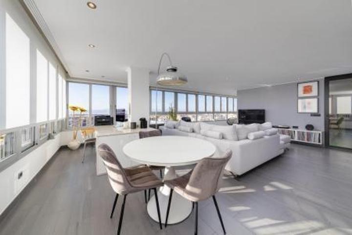 Vive el Lujo frente al Mar: Espectacular apartamento reformado en Primera Línea de Playa, Torrevieja photo 0