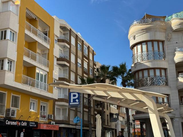 Plaza de Miguel Hernandez! Enorme apartamento con amplio patio y terraza con vistas laterales al mar photo 0